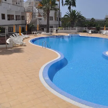 Apartment Luar *